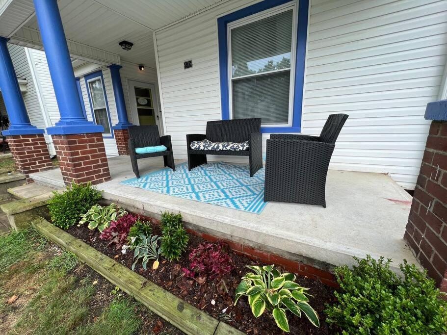 The Purple Door Apt In The Heart Of Radford City Exterior foto