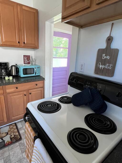 The Purple Door Apt In The Heart Of Radford City Exterior foto